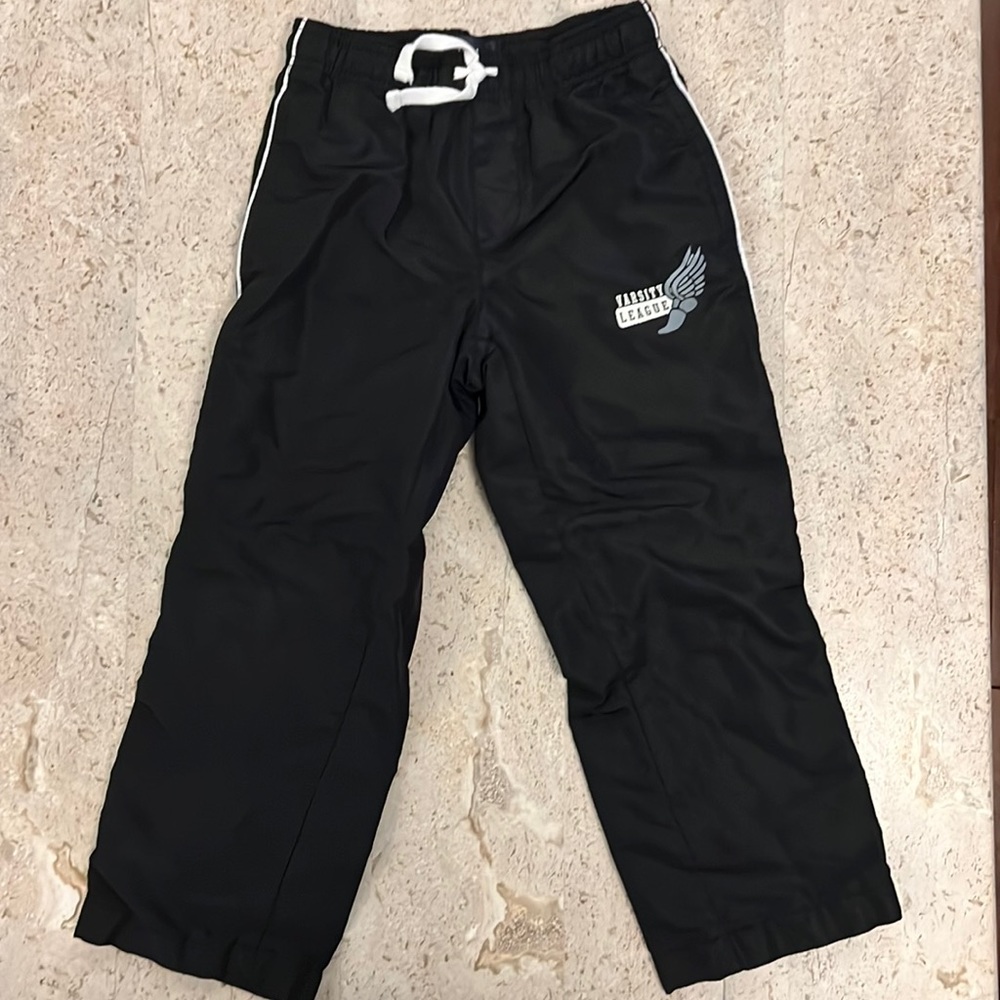 Nylon pull over style pants with pockets and thermal liner. Size 5/6